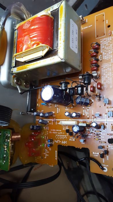 Две колонки. не рабочие. Sony 45w