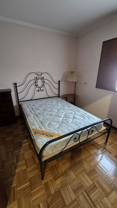 Cama vintage verde