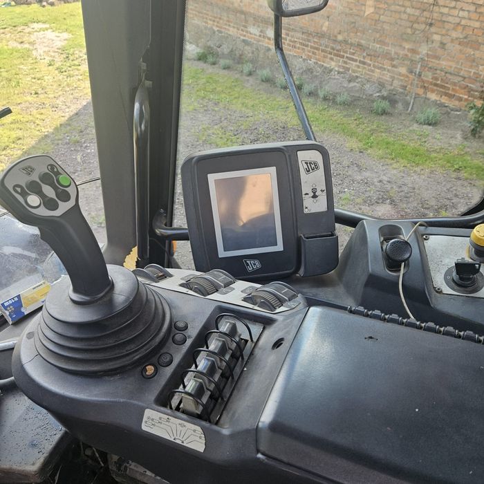 Ciągnik JCB FASTRAK 3230 HMV