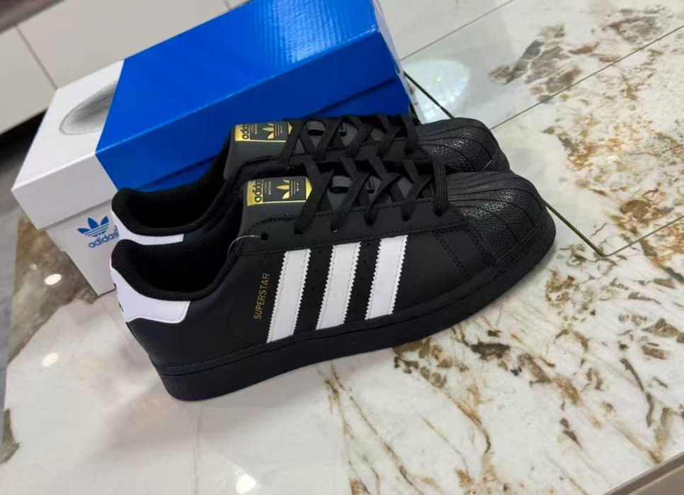 Superstar foundation Black 42