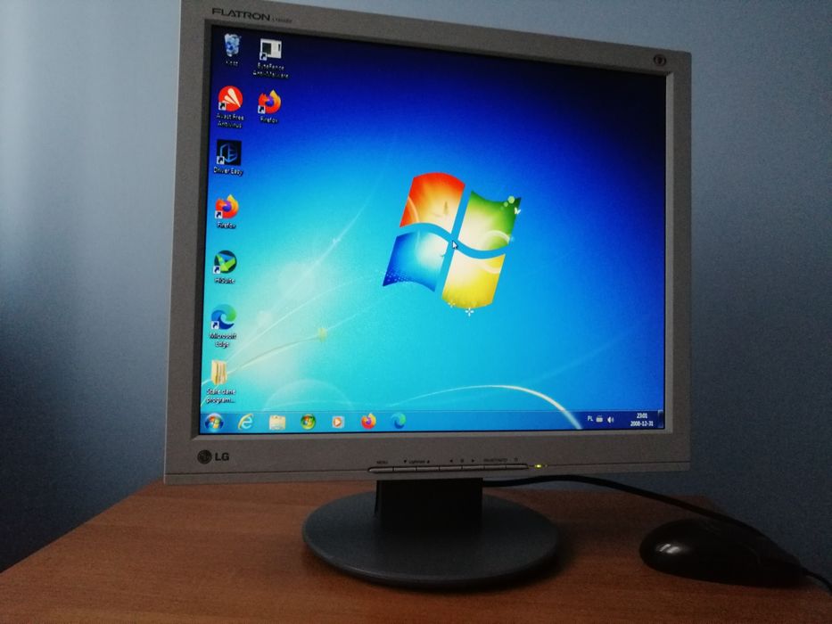 Komputer stacjonarny 500gb dysk +monitor  lg 19 cali +głośniki