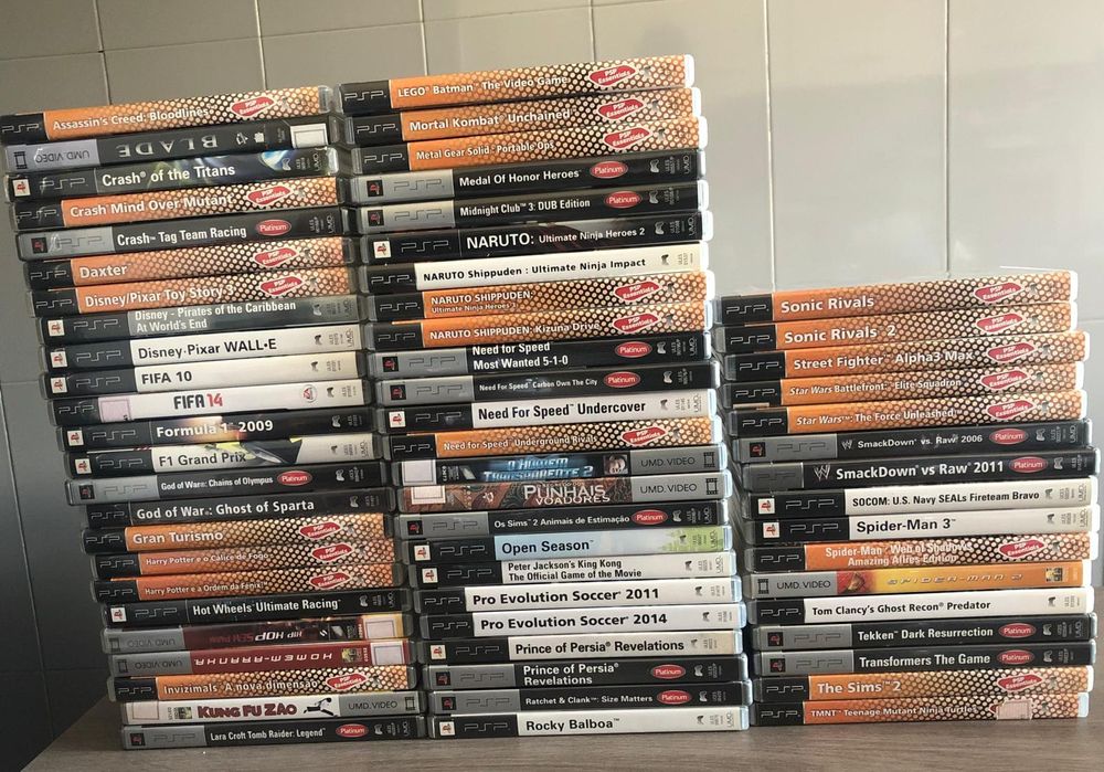 PSP + Carregador + Jogos