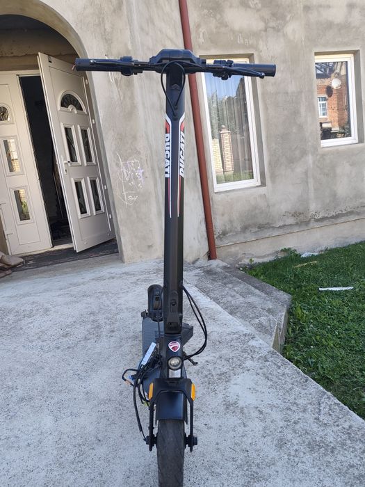 продається електросамокат на запчастини ducati pro 2+