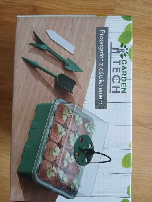 Propagator z oświetleniem.Mini szklarnia.3 SZTUKI  w  opakowaniu.