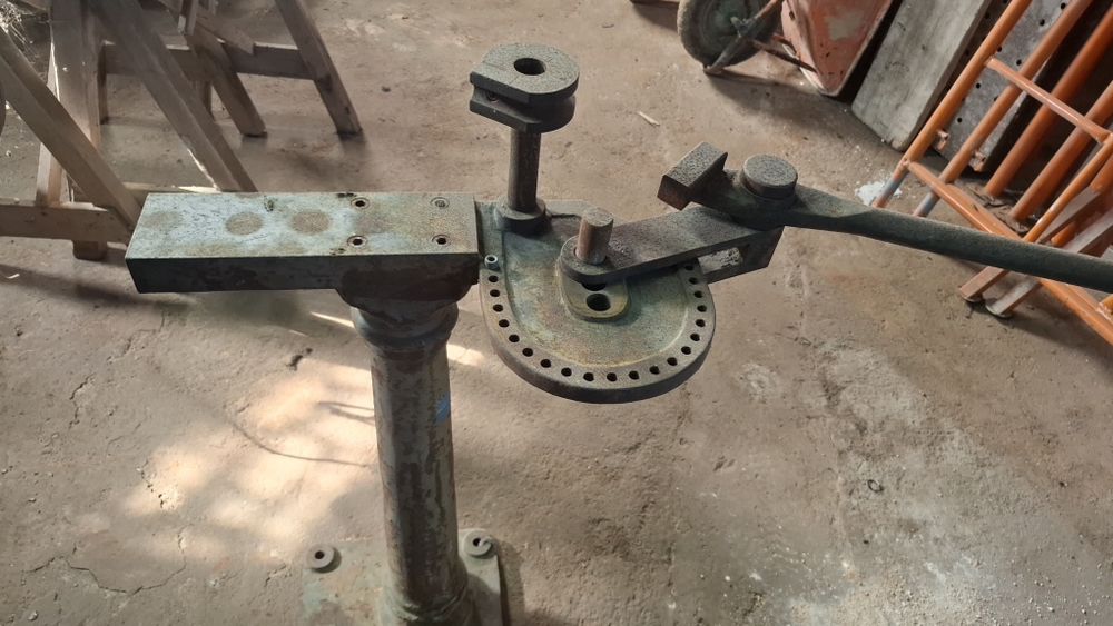 Máquina de curvar tubo manual