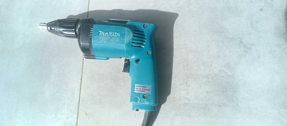 Aparafusadora de gesso MAKITA 6822 1/4" 570W