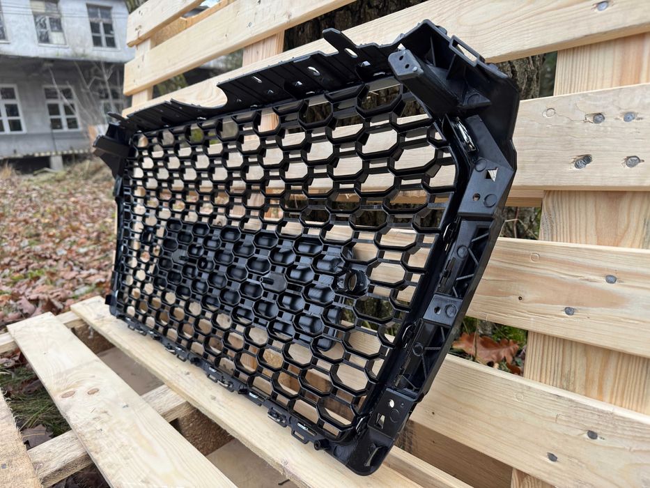 Grill Atrapa A4 B9 15-19 styl RS4 CHROME (z kamerom)