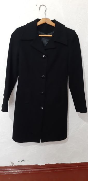 Пальто жіноче чорне  осіннє  46 розмір