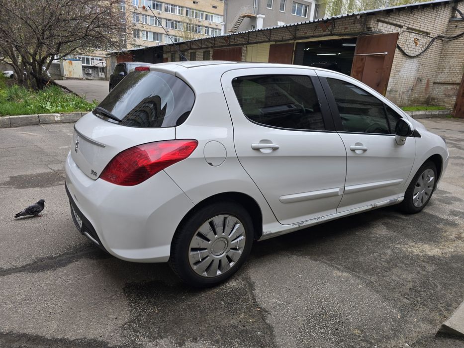 Peugeot 308 2011 г.   1.6D MT дизель
