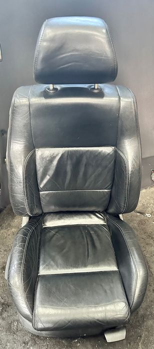 FOTELE PRZEDNIE DO GOLFA IV 3 DRZWIOWY KUBEŁKOWE FOTELE SKÓRY