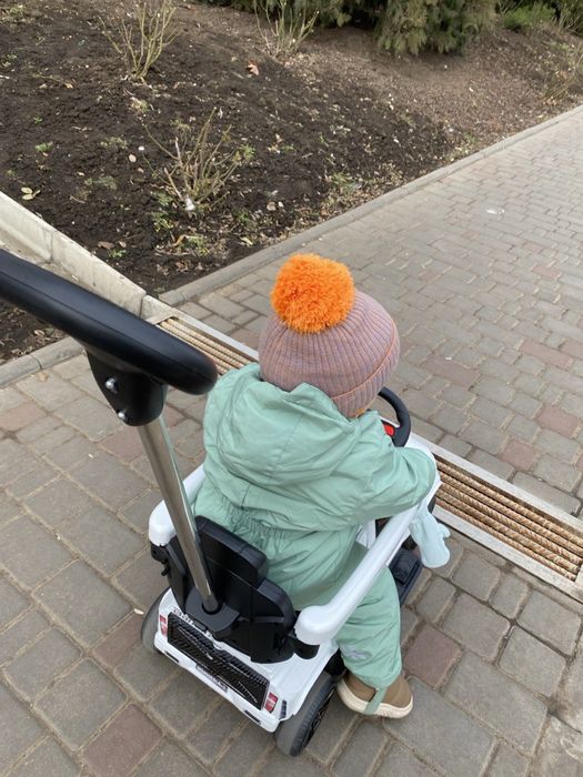 Машина толокар на пульте