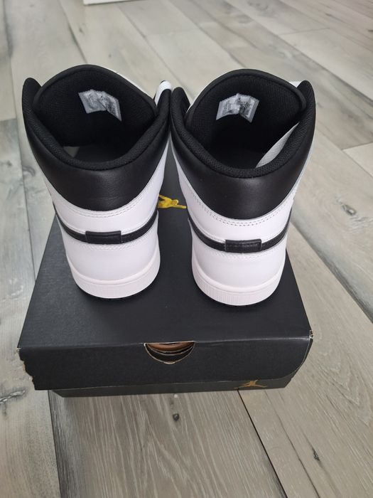 Air Jordan 1 Mid