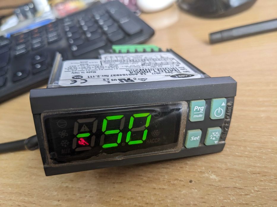 Контролер універсальний Carel IR33