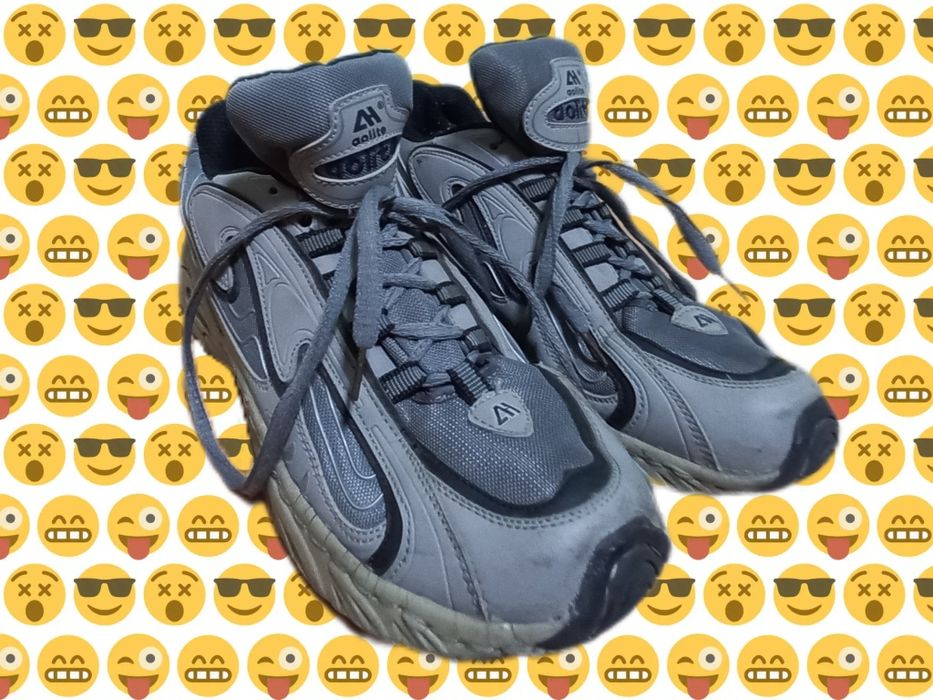 Кросівки б/у розмір 40