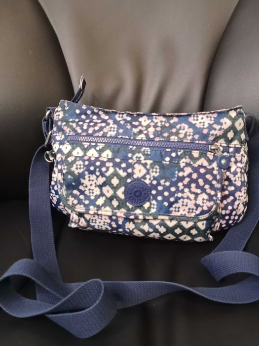 Сумка Kipling. Оригінал. Цікавий принт.