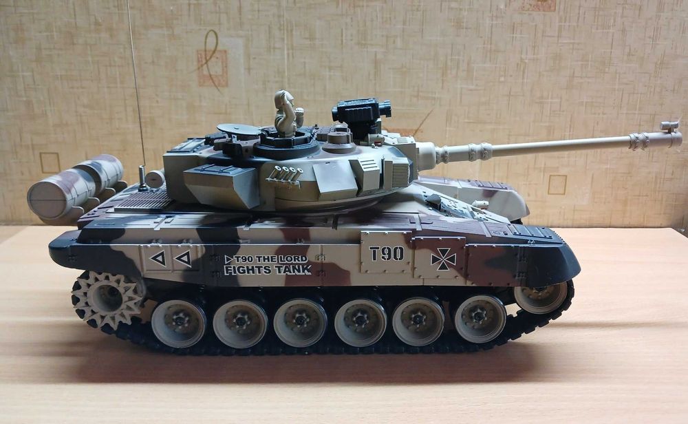 Танк на радиоуправлении стреляющий T-90  1:20