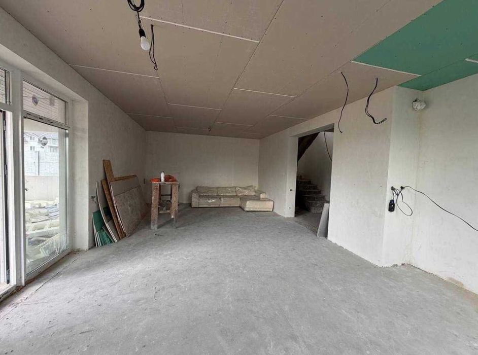 Осещина Вишгород Будинок 200 м² з басейном  9,5 соток  140 000 $ ТОРГ