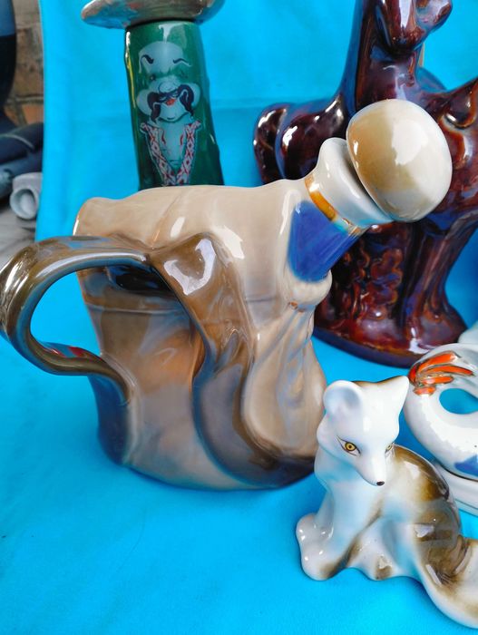 Різні керамічні статуетки ...