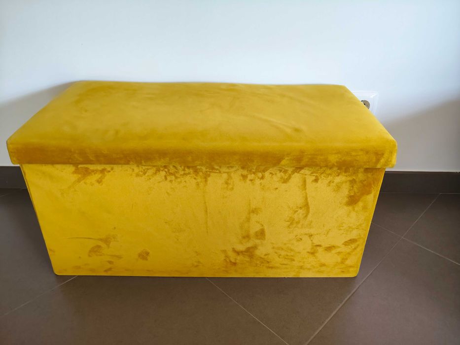 Puff Amarelo com arrumação