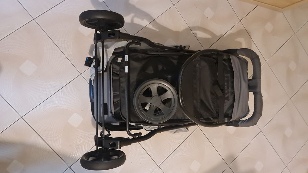 Carrinho de bebé em perfeito estado