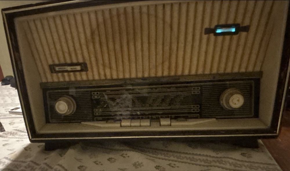 Rádio antigo da Schaub-Lorenz