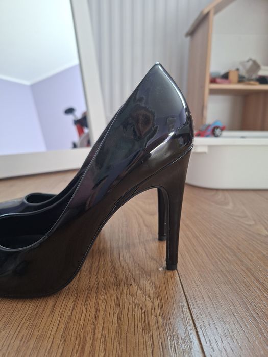 Szpilki 11cm czarne błyszczące Reserved