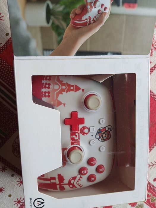 Nintendo switch oled com muitos acessórios e com caixa, o me filho deixou cair na agua e parou de funcionar