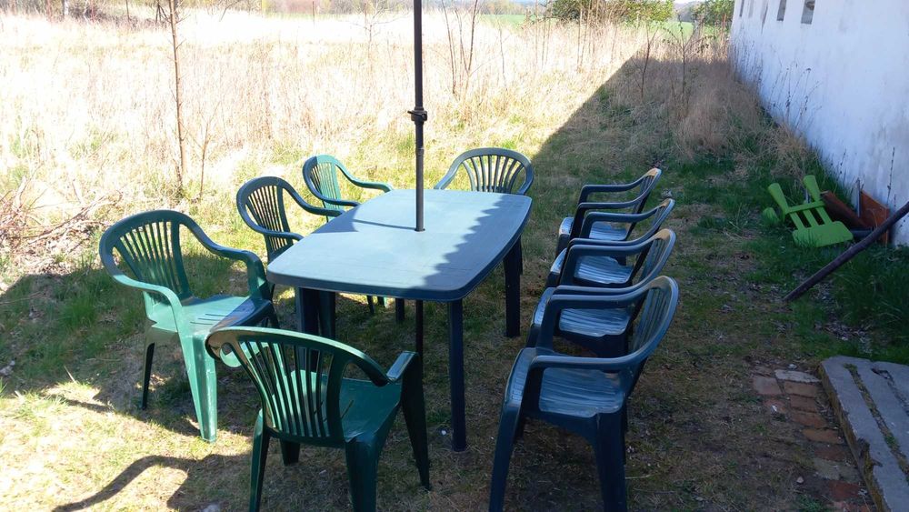 Stoły i krzesła ogrodowe-plastikowe-kilka sztuk