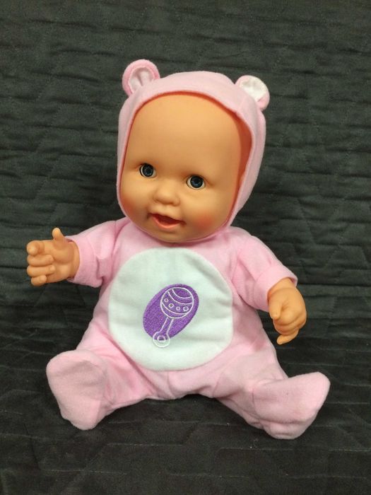 Boneca bebe que canta e mexe