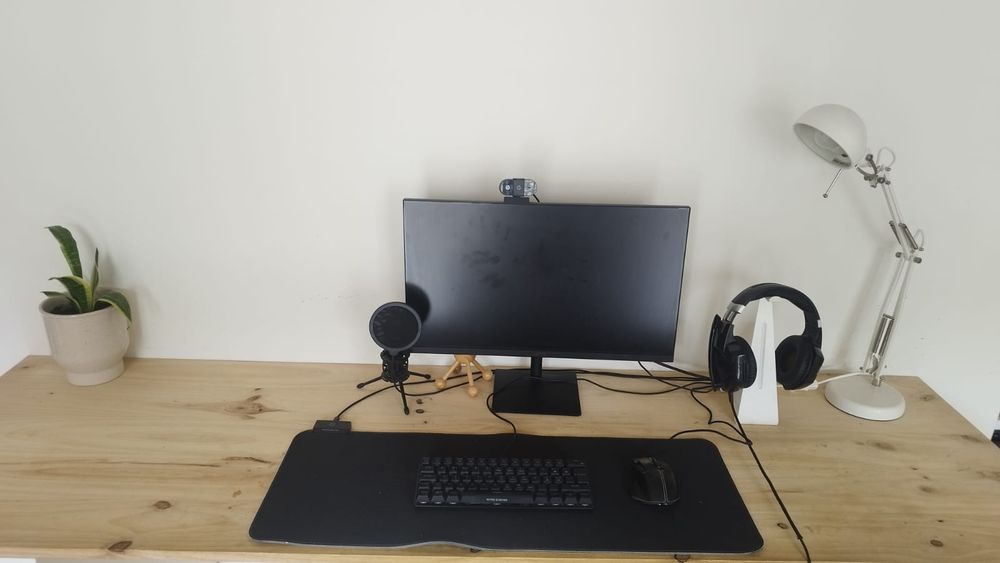 PC secretária completo com acessórios