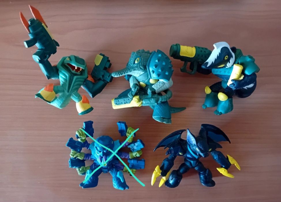 Megantik-4 Action Figures Raras de colecção