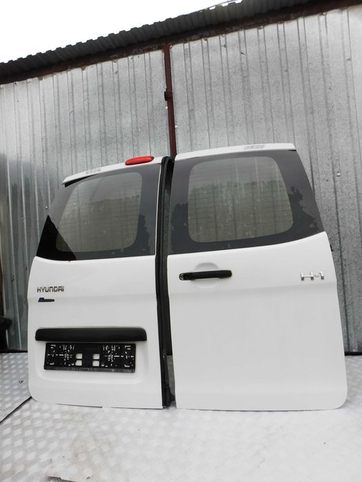 Hyundai H1 II drzwi tył z szybami kompletne 2 sztuki ładne OEM