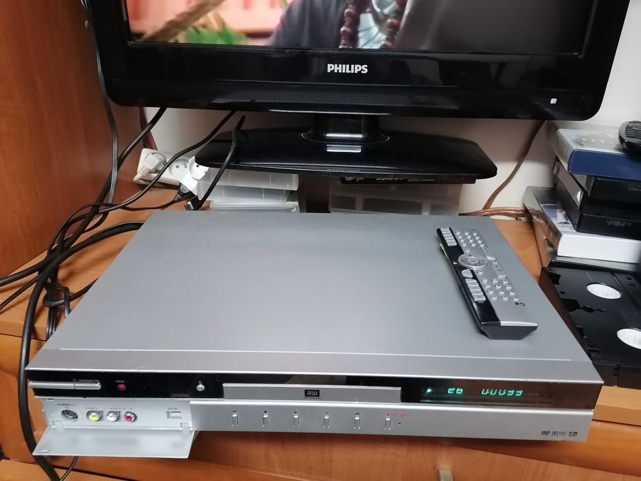 Nagrywarka Medion MD 41283 HDD 80 GB ,  pilot