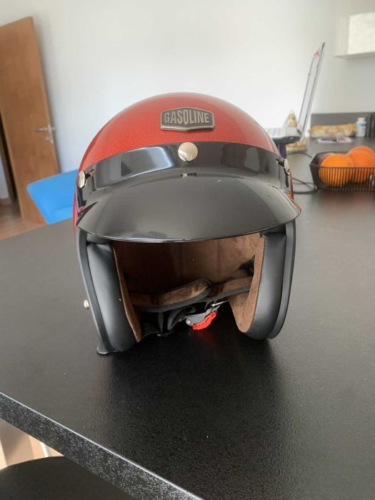 Capacete tamanho M  marca - GASOLINE causa de venda .venda de moto.