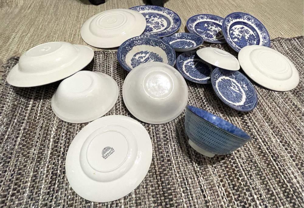 Pratos   + 3  jarras