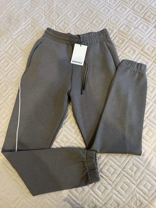 Спортивні штани від Bershka