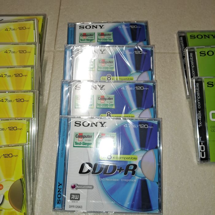 12 CD's e DVD's  virgem embalados / salofanados