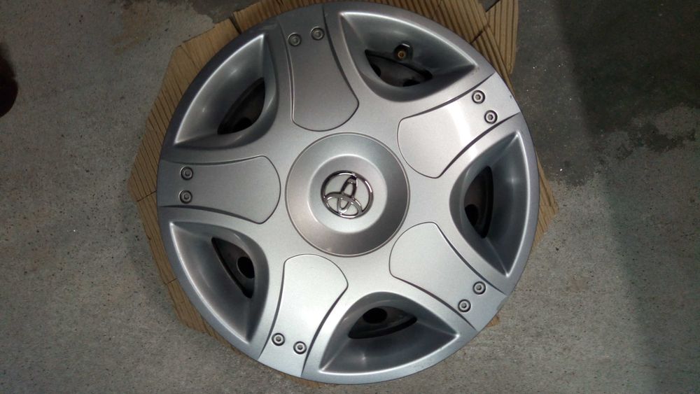 Jantes com tampões toyota yaris