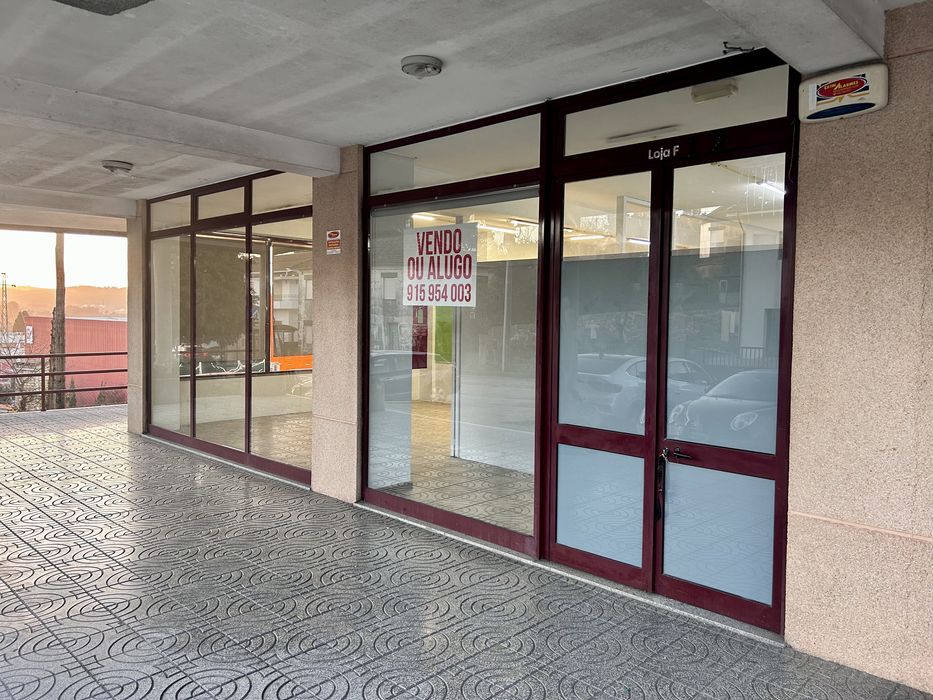 Loja Comercial em Guilhufe Penafiel