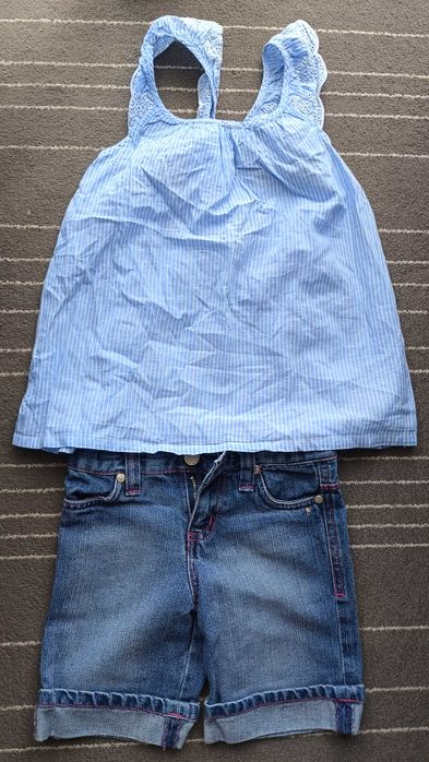 Bluzka bez rękawów i spodenki jeansowe 128