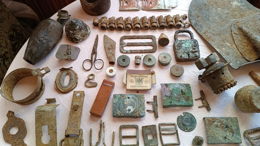 Guziki, klamry i inne wykopki