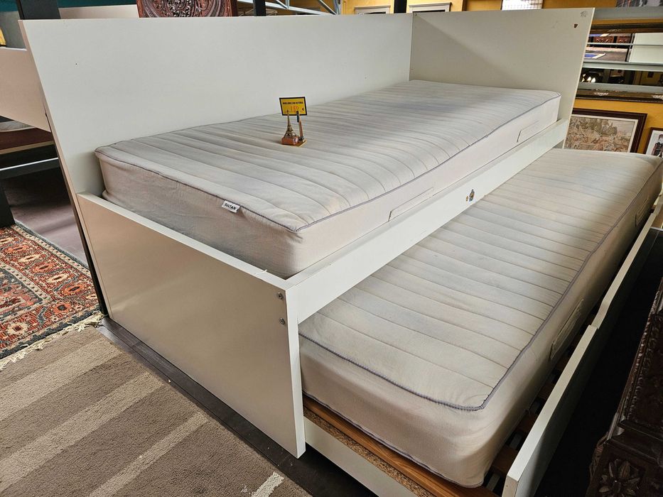 Cama dupla com dois colchoes - Marcas de uso