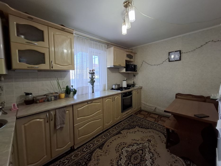 Будинок з білого силікату