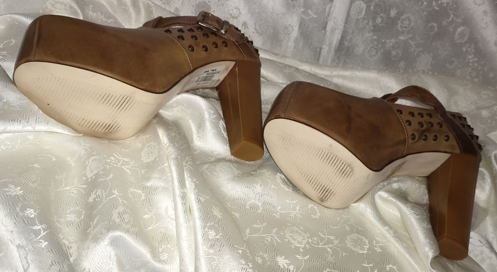 Sapatos de Plataforma /Salto Alto NOVOS