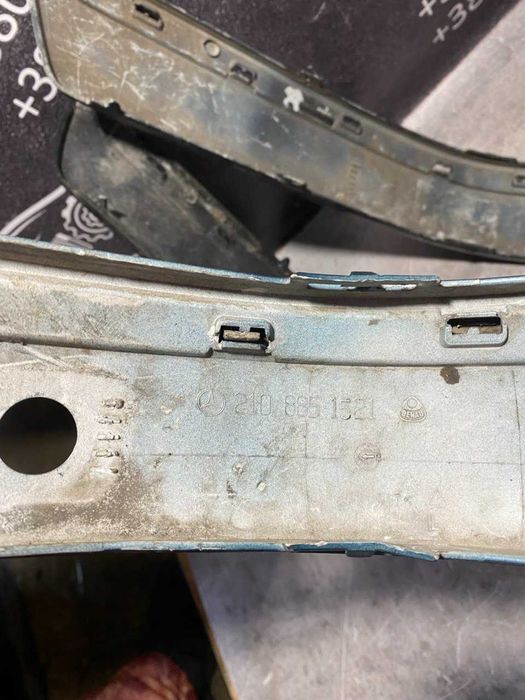 Накладка молдинг переднього бампера Mercedes W210 A2108851521