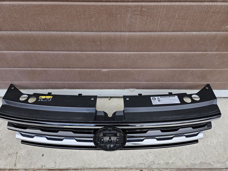 Решітка радіатора VW Tiguan 2016-2021р.