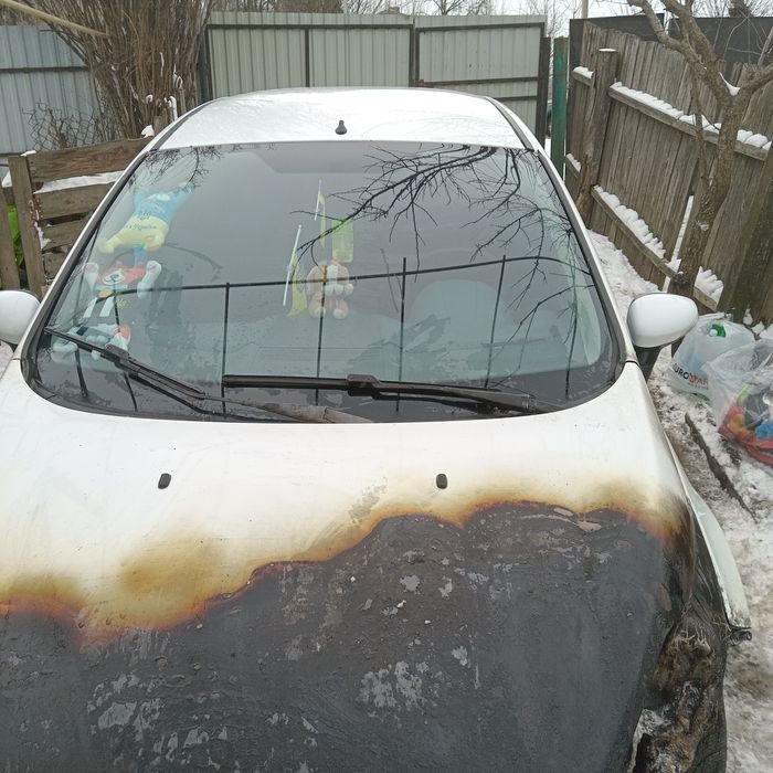 Продам автомобіль Ford Fiesta 1,2 дизель. Не на ходу. До пожара була у справному стані,  документи в порядку. Загорілася через замикання проводки біля акумуляторної батареї.