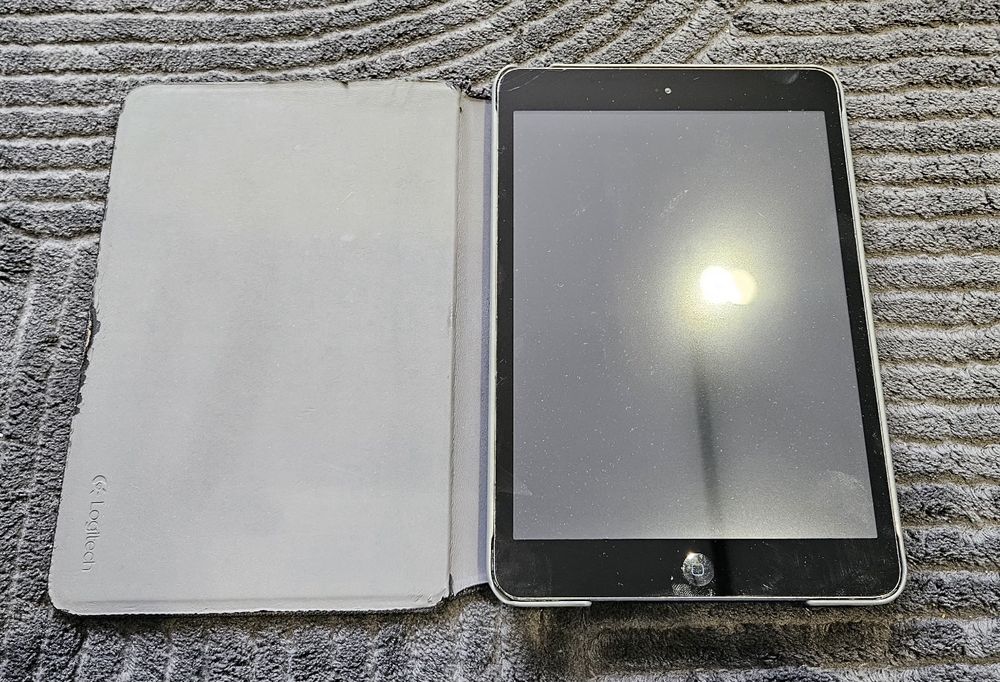 iPad mini + etui Logitech