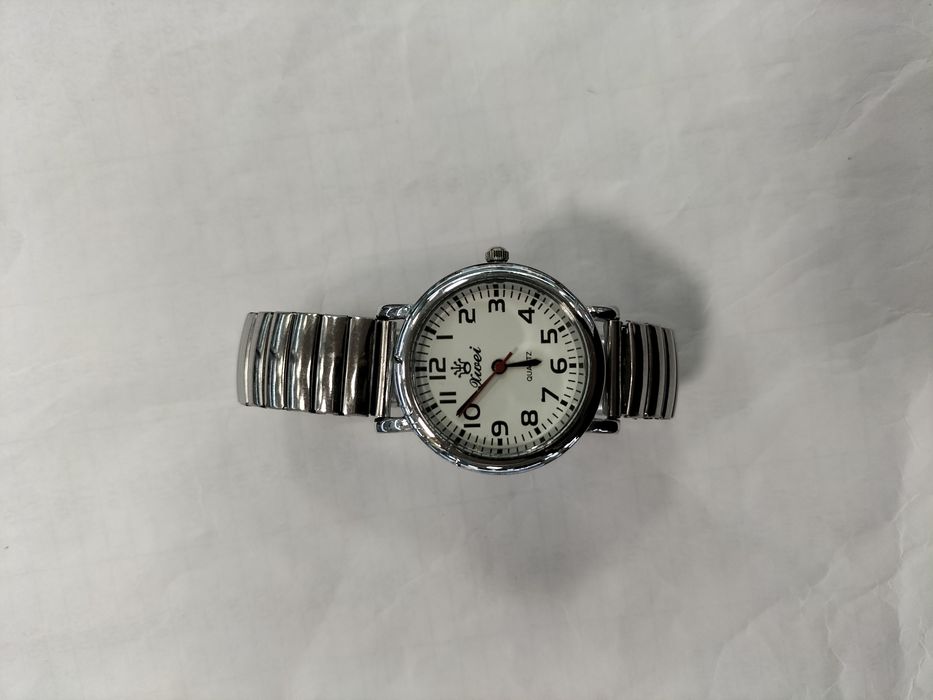 Продам нові годинники,ціна за 1 штуку.