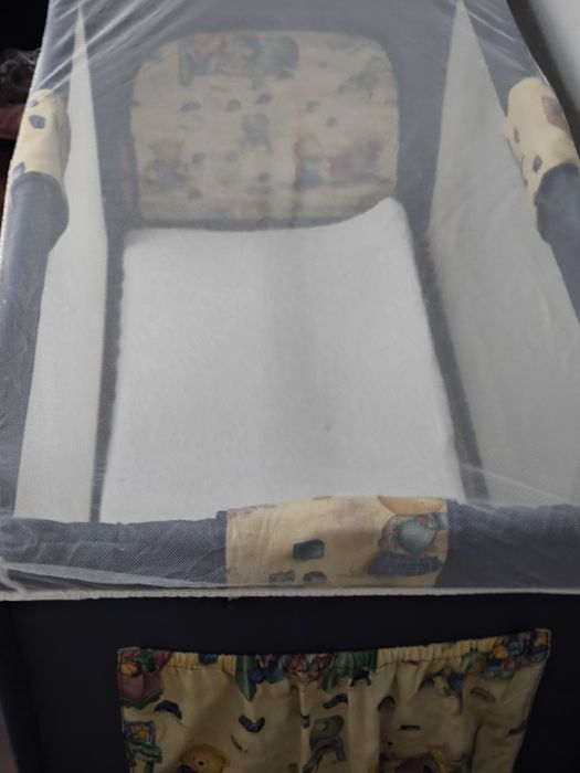 Cama de viagem  e playground